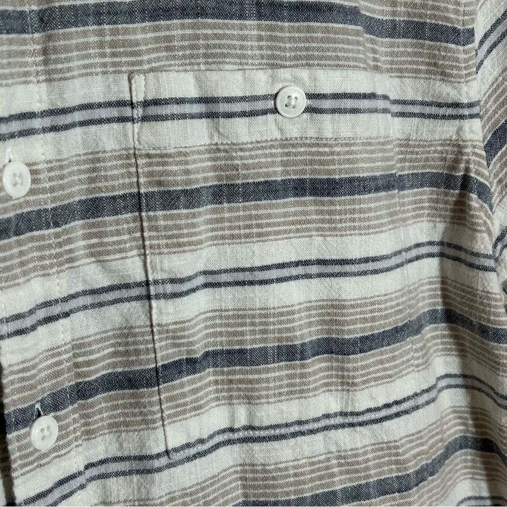 American Eagle short sleeve button down large‎ - Picture 2 of 3